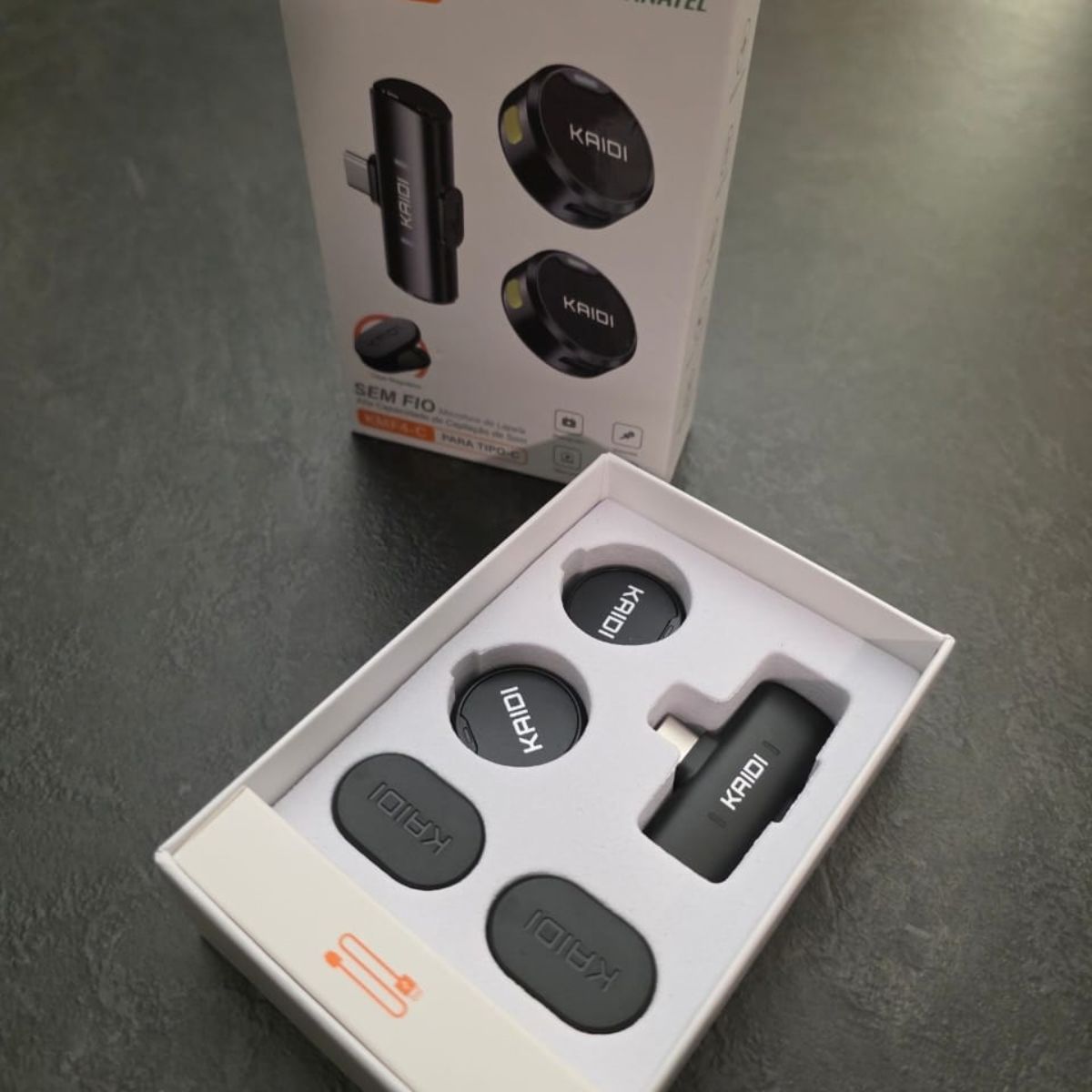 Microfone de Lapela Sem Fio Kaidi KMF4-C Duplo com Antiruido - Imagem 4